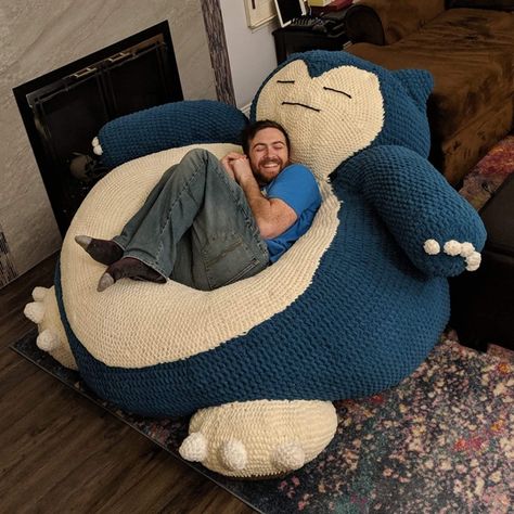 Esta ‘bean bag’ gigante de Snorlax te permite acurrucarte con tu pokemón favorito Snorlax Bean Bag, Giant Snorlax, Giant Bean Bags, Tutorial Amigurumi, Puppy Chow, Pantry Design, Cabinets Kitchen, Cute Room Decor, Kitchen Pantry