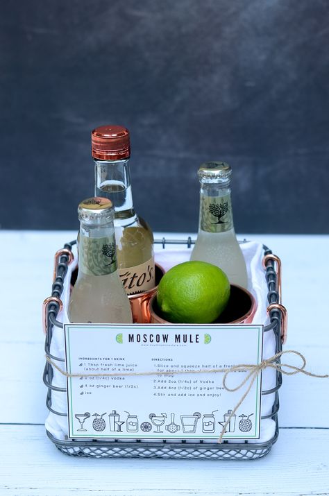 Small Alcohol Gift Basket Ideas, Diy Mixed Drink Gift, Alcoholic Gift Basket Ideas, Paloma Gift Basket, Alcohol Gift Wrapping Ideas, Cute Alcohol Gift Ideas, Summer Cocktail Gift Basket, Single Drink Gift Ideas, Margarita Kit Gift Diy