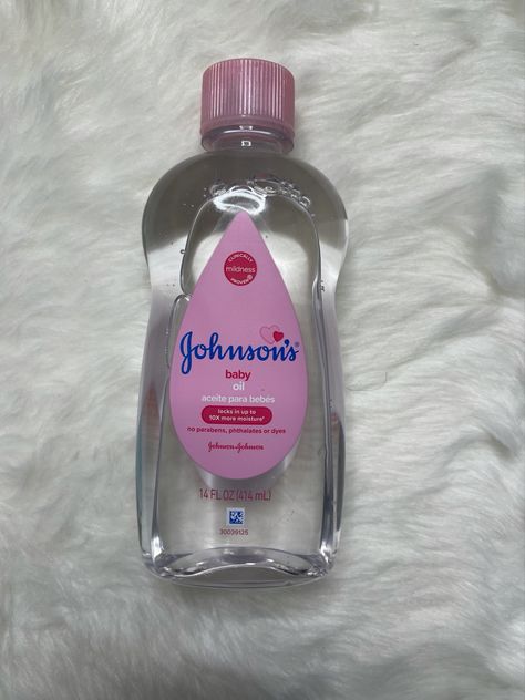 How To Use Baby Oil For Skin, Baby Oil For Hair, Baby Oil Hair, Johnson Aesthetic, Johnson Baby Oil, Johnson Products, Clear Skin Face Mask, Diy Skin Care Routine, Shower Skin Care