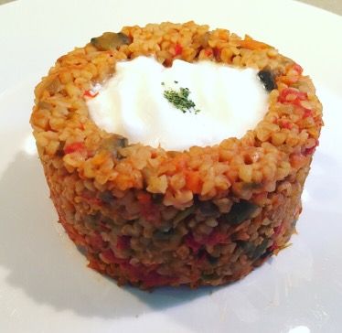 Burghul Recipes, Bulgur Pilaf, Savory Pastries, Arab Food, Anise Cookies, Middle Eastern Cuisine, Pilaf Recipe, Raw Pistachios, Lent Recipes