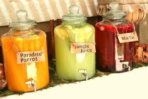 Yummy drinks at a Jungle Safari Party #junglesafari #partydrinks Zoo Party Food, Safari Baby Shower Boy, Jungle Theme Birthday Party, Birthday Party Drinks, Jungle Thema, Jungle Safari Birthday, Wild Birthday Party, Lion King Baby Shower, Baby Shower Drinks