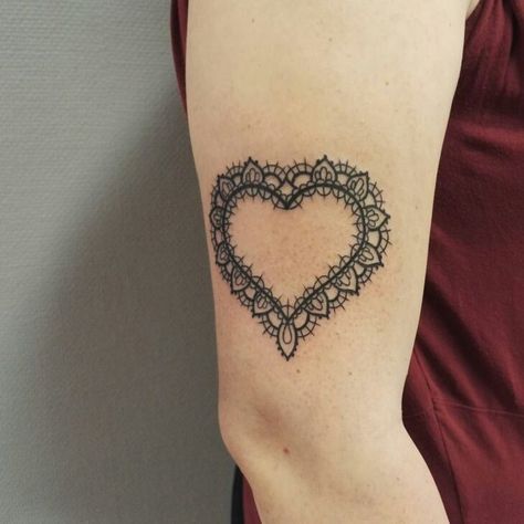 Lace Heart Tattoo, Wrist Henna, Lace Tattoo Design, Tattoo Henna, Heart Tattoo Designs, Lace Tattoo, Henna Tattoos, Tattoo Feminina, Lace Heart