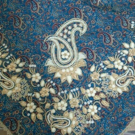 Sermeh embroidery is an Iranian style of embroidery. Its origin dates back to the Achaemenid dynasty. It reached its zenith in the Safavid Dynasty. Sermeh Embroidery, Safavid Dynasty, Iranian Style, Art Intervention, Iran, Persian, Dates, Embroidery, The Originals