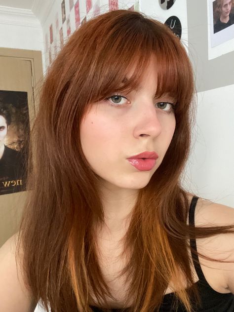 Low Maintenance Bangs Straight Hair, Copper Hair Bangs, Auburn Hair With Bangs, Copper Hair With Bangs, Redhead Bangs, Copper Hairstyles, Korean Cut, Cinnamon Brown Hair Color, Ginger Blonde Hair