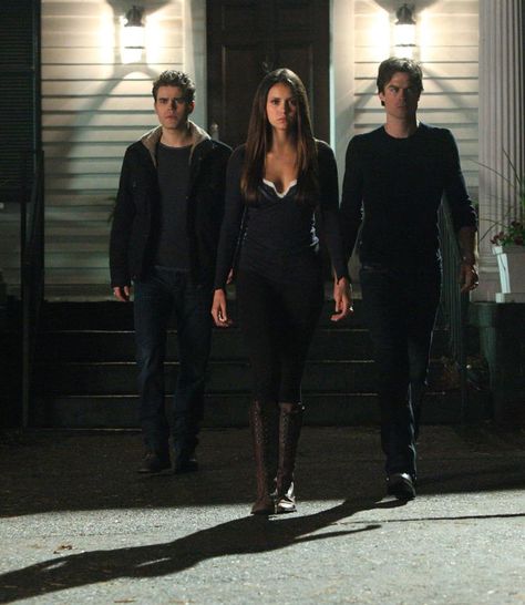 Elena Damon and Stefan walking away from the Gilbert house forever. The Vampire Diaries, The Vampire, Vampire Diaries, Walking