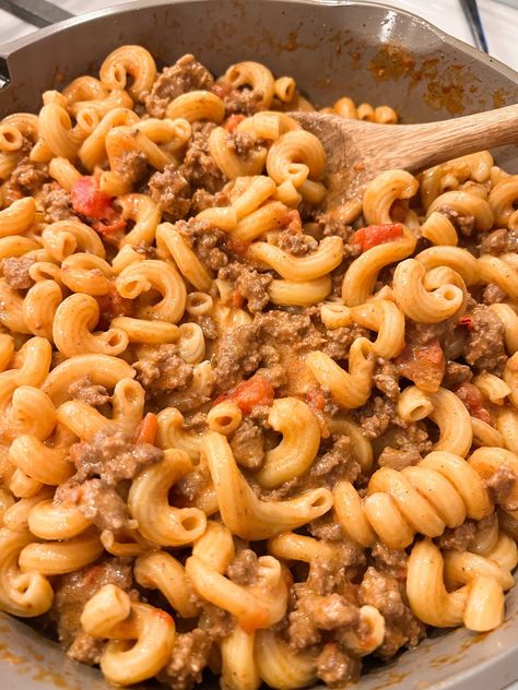 Bison Pasta Recipes, Southwest Beef Cavatappi, Cowboy Pasta, Southwest Pasta, Southwest Seasoning, Southwest Recipes, Creamy Pasta Dishes, Spicy Beef, Creamy Pasta