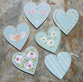 Wooden Hearts Crafts, Craft Exhibition, Painting Together, Heart Art Projects, Heart Christmas Ornaments, Happy Painting, Tole Painting Patterns, Mdf Crafts, Folk Art Flowers