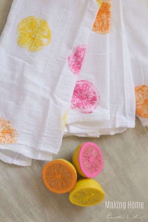 Summer #diy idea: Citrus Painted Tea Towel Painting Crafts For Kids, Hantverk Diy, Săpunuri Handmade, Diy Tea, Summer Diy, Fabric Paint, Summer Crafts, Fabric Painting, Summer Decor