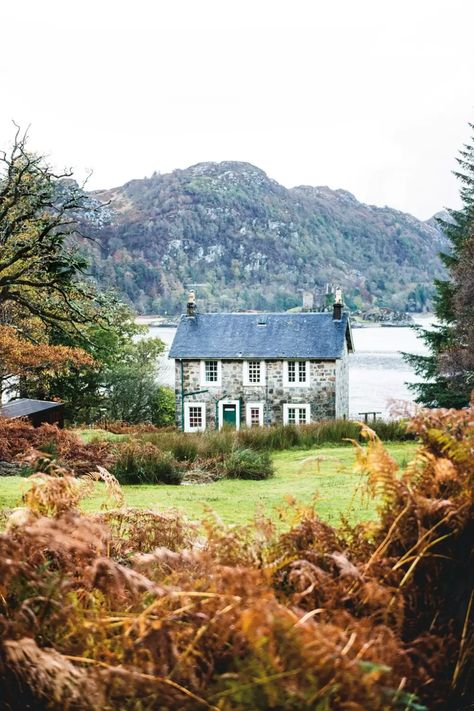 Scotland Aesthetic, Cottages Scotland, Scottish Cottages, Scottish House, Castles To Visit, Scottish Homes, Cottage Aesthetic, Scottish Castles, Scottish Islands