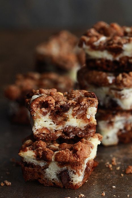 Chocolate Chip Cookie Cheesecake Bars Handheld Desserts, Chocolate Chip Cookie Cheesecake Bars, Brownies Truffles, Cookie Cheesecake Bars, Chocolate Chip Cheesecake Bars, Chocolate Chip Cookie Cheesecake, Cookie Cheesecake, Delish Desserts, Yummy Deserts