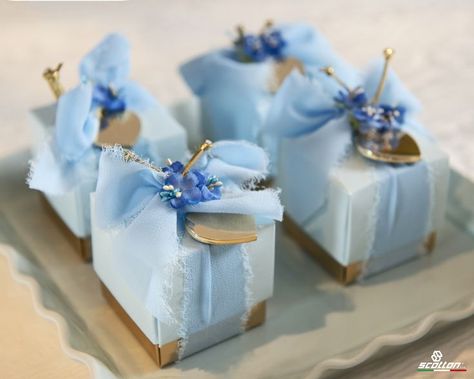 Blue Wedding Favors, Summer Reception, Christening Party, Wedding Colour, Wedding Gift Boxes, Baby Shower Favor, Wedding Favor Boxes, Gold Interior, Ideal Wedding