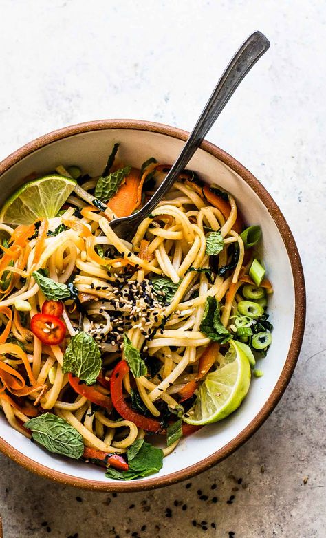 Gluten Free Sesame Thai Rice Noodles Recipes With Rice Noodles, Healthy Rice Noodles, Recipes With Rice, Plantbased Dinner, Noodle Bowls Recipes, Thai Rice Noodles, Rice Noodle Recipes, Thai Rice, Plats Healthy