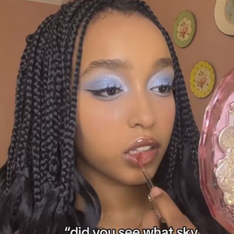 Blue Jelly Makeup, Blue Eyeshadow Makeup Black Women, Casual Blue Makeup, Frosted Eyeshadow 2000s, Blue Ethereal Makeup, Powder Blue Eyeshadow, Baby Blue Makeup Looks Black Women, Blue Eye Shadow Looks, Light Blue Eyeshadow Looks