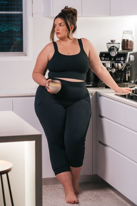 If you have tried ANY of our Regal Luxe Collection you know how soft and luxurious the fabric is... and it's what makes our NEW Joggers OH-SO-COMFY!! 😍 ✅ Available in 2 lengths in size 6-30 AU ⏰ Fabric is selling FAST 😱 ⚠ Limited fabric and production allocation ⚠ www.empressathleticus.com Plus Size Drawing, Plus Size Crop Top Outfit, Plus Size Athletic Wear, Plus Size Legging Outfits, Plus Size Athleisure, Plus Size Crop Top, Things To Sketch, Plus Size Crop Tops, Crop Top Outfit