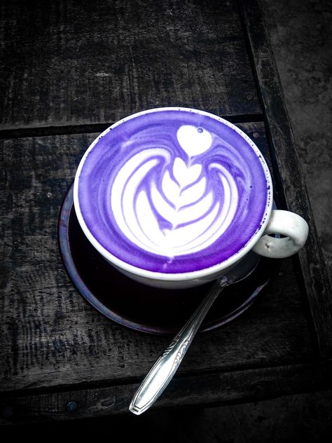 Taro Coffee, Lavender Wallpapers, Purple Cafe, Online Aesthetic, Drink Aesthetic, Coffee Wallpaper, Anime Funny, Matcha, Blue And Purple