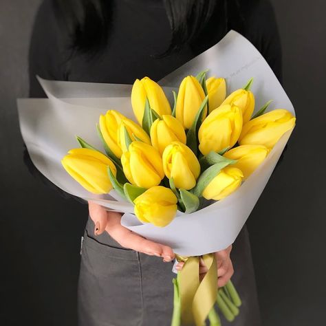 Yellow Tulips Bouquet, Yellow Rose Bouquet, Snow Flower, Plants Are Friends, Boquette Flowers, Blue Wedding Flowers, Tulip Bouquet, Yellow Tulips, Language Of Flowers