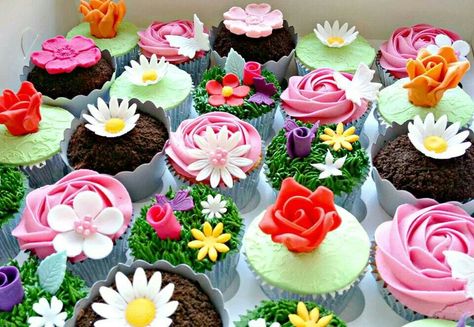 Swirls Bakery cupcakes! Garden Theme Cake, Snow Birthday Party, Garden Theme Birthday, Flower Cupcake Cake, Wildflower Birthday Party, Fairy Garden Cake, Garden Cupcakes, Bakery Cupcakes, Fairy Cupcakes