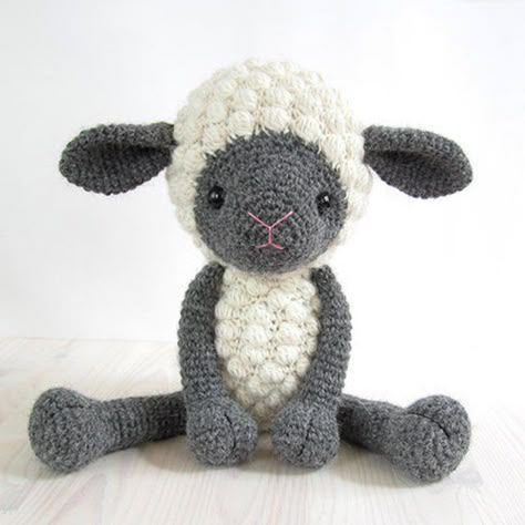 Un doudou mouton en crochet Crochet Sheep, Knitting Patterns Toys, Haken Baby, Knitted Baby Blankets, Crochet Diy, Blanket Knitting Patterns, Cuddly Toy, Crochet Stitch, Knitted Toys