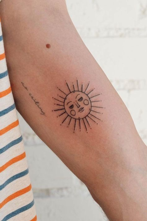 Sun With Face Tattoo, Sun Tattoo Meaning, Simple Sun Tattoo, Sun Tattoo Small, Sunshine Tattoo, Faded Tattoo, Sun Tattoo Designs, Tattoo Salon, Mini Tattoo