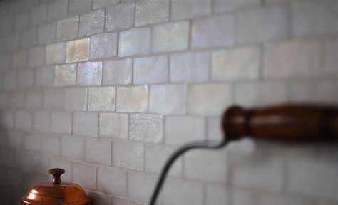 Beautiful kitchen with Oceanside Glass Tile Iridescent Glass Tile backsplash. Iridescent Glass Tiles, Backsplash Tile Design, Iridescent Tile, Farmhouse Backsplash, Beadboard Backsplash, Metallic Backsplash, Herringbone Backsplash, Salon Suites, Kitchen Backsplash Designs