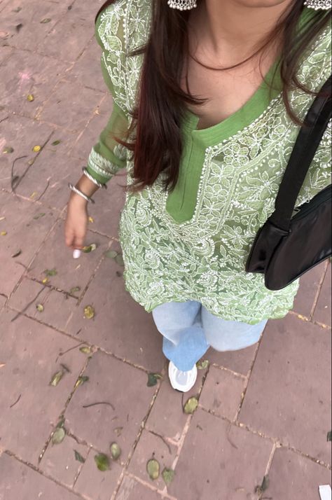 Kurti Aesthetic Insta Story, Short Kurti Aesthetic, Desi Clothes Aesthetic, Kurti Pics, White Bed Sheet, Alternative Fashion Grunge, Matcha Girl, Kurti With Jeans, Desi Vibes