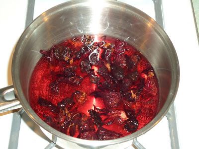 Hibiscus Soap, Natural Soap Colorants, Diy Soaps, Tea Soap, Pink Soap, Soap Colorants, Soap Nuts, Soap Making Recipes, Hibiscus Tea