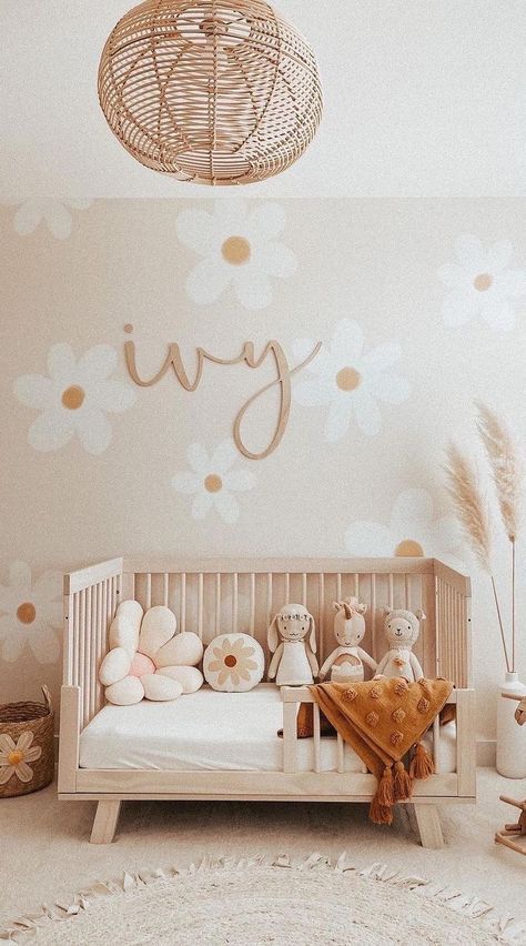 Daisies in the baby room. Baby room decor ideas. Boho nursery inspiration via @nic.maxam
#baby #nursery #bohonursery Casa Hobbit, Baby Nursery Inspiration, Toddler Bedroom Girl, Idee Babyshower, Baby Room Themes, Toddler Girl Room, Toddler Room Decor, Nursery Room Design