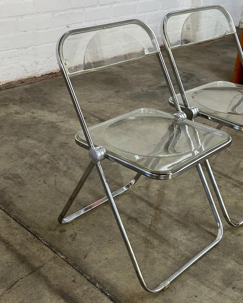 Plia Folding chairs- Pair Price: 400 Dimensions: W18.5 D19 H29 SW16 SD16 SH17.5 Mid Century Vintage Furniture, University Tips, Vintage Mid Century Furniture, Foldable Chairs, 3d Motion, Folding Chairs, Concrete Blocks, Authentic Italian, Mid Century Vintage