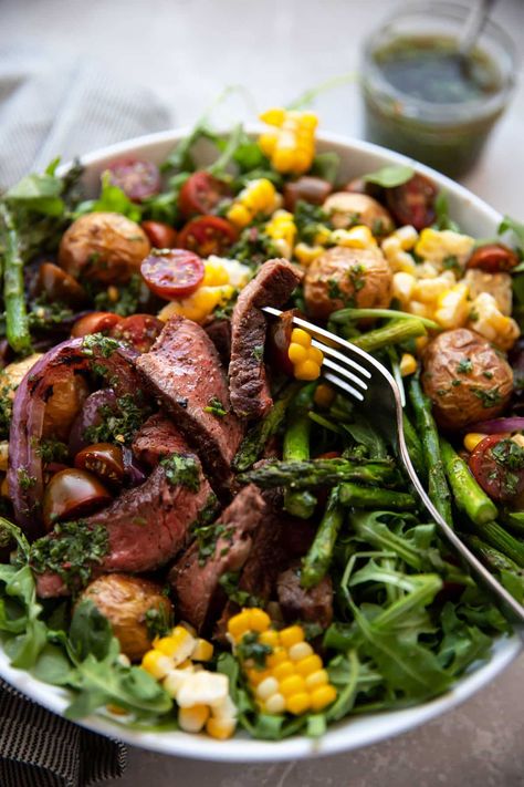 Chimichurri steak salad time! Tender sirloin steak, crispy gold potatoes, tomatoes, fresh corn off the cob, asparagus, grilled red onion, and the freshest most delicious chimichurri sauce. Oh yeah, this chimichurri steak salad wins an award for most awesome salad ever. #salad Asparagus Grilled, Best Beef Stroganoff, Chimichurri Steak, Potatoes Tomatoes, Asian Chicken Salads, Italian Chopped Salad, Seasoned Potatoes, Gold Potatoes, Top Sirloin Steak