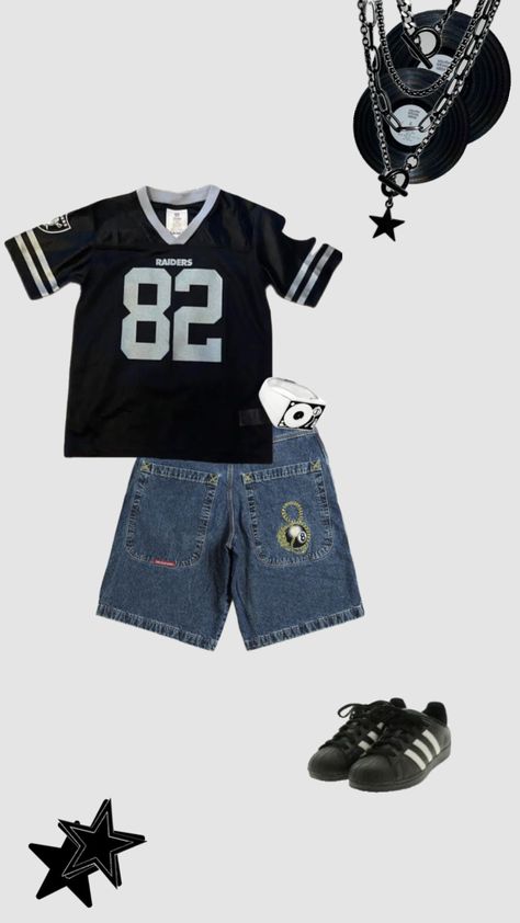 cute, jorts, jersey, outfit, inspo, sambas, stars, rings, girl 2000s Looks, Samba Outfit, Shoes Outfit Fashion, Streetwear Clothes, Outfit Inspo Casual, Street Fashion Men Streetwear, Jersey Outfit, 2000s Fashion Outfits, Tomboy Style Outfits