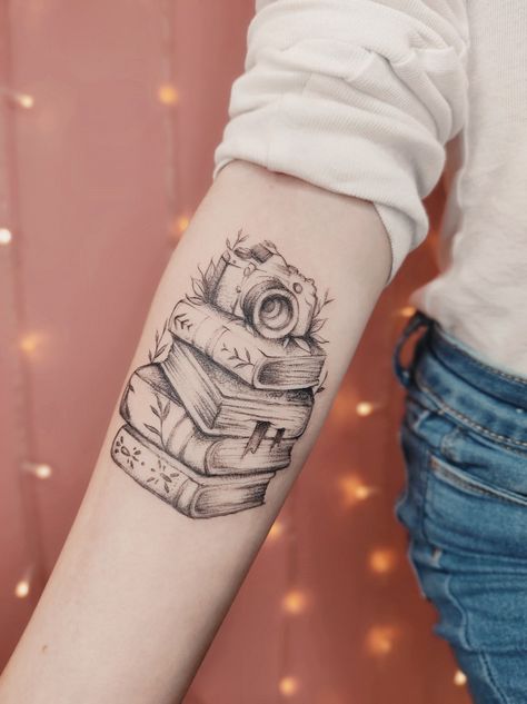 Rome Tattoo, Bookworm Things, Camera Tattoos, Photography Tattoo, Nerd Tattoo, Video Game Tattoo, Camera Tattoo, Tattoo Photography, Gaming Tattoo