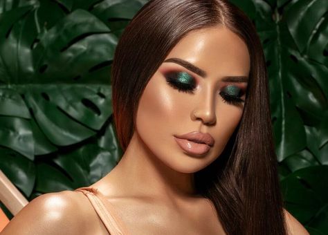 One of my favorite looks from my shoot🍃Who wants a video on this look?! #iluvsarahiixdoseofcolors @doseofcolors ——————————————— Available… Tutorials Makeup, Blending Eyeshadow, Green Eyeshadow, Dose Of Colors, Eye Makeup Tips, Christina Aguilera, Gorgeous Makeup, Eyeshadow Looks, Beautiful Makeup