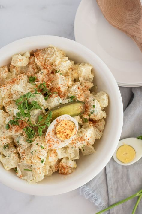 Yogurt Potato Salad, Potato And Egg Salad, Creamy Potato Salad Recipe, Potato Salad With Apples, American Potato Salad, Potato Salad Mustard, Potato Salad Dressing, Potato Salad Recipe Easy, Potato Salad With Egg