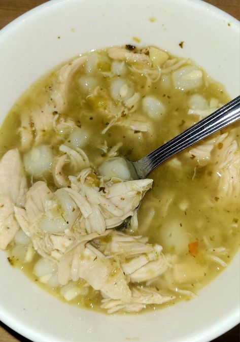 Easy Chicken Posole, Green Chili Posole Chicken, Green Chile Posole, Green Chili Chicken Posole, Green Bean Chili Recipes, Green Chicken Posole Recipe, Chicken Posole, Chicken Posole Recipe, Green Posole Recipe