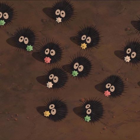 Totoro Black Balls, Studio Ghibli Dust Sprites, Studio Ghibli Creatures, Soot Sprite Art, Ghibli Stars, Warawara Ghibli, Soot Gremlins, Ghibli Creatures, Ghibli Soot Sprites