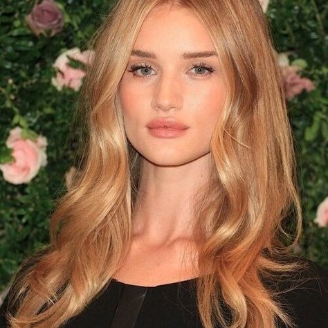 10 Blonde Hair Colors for 2019: Dirty, Honey, Dark Blonde and More Brown Hair With Blonde Ends, Honey Blonde Hair Color, Honey Hair Color, Dark Blonde Hair Color, Strawberry Blonde Hair Color, Beautiful Blonde Hair, Golden Blonde Hair, Dirty Blonde Hair, Honey Blonde Hair