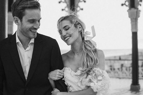 Marzia Aesthetic, Pewdiepie And Marzia, Felix Pewdiepie, Marzia And Felix, Felix Kjellberg, Marzia Bisognin, Hopelessly Devoted, Wedding Shoots, Lavender Wedding