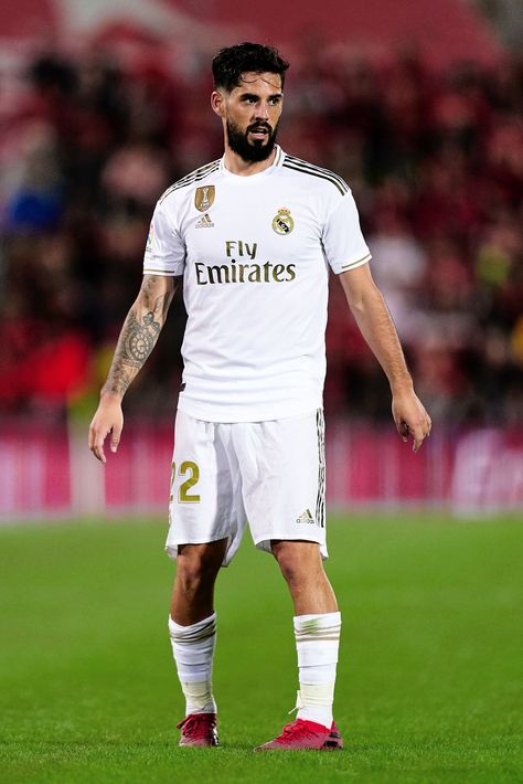 Football Team Aesthetic, Spanish Football Team, Team Aesthetic, Isco Real Madrid, Real Madrid Football Club, Spanish Football, Isco Alarcon, Madrid Football, Fly Emirates