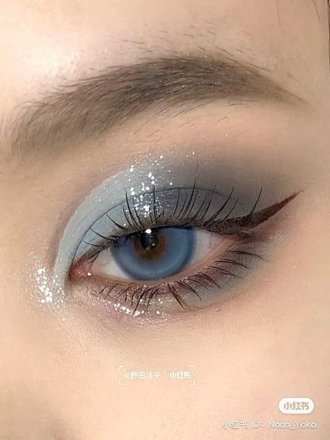 Light Blue Douyin Makeup, Light Blue Makeup Ideas, Blue Korean Makeup, Korean Graduation Makeup, Blue Douyin Makeup, Winter Wonderland Makeup, Cute Eye Makeup, Doll Eye Makeup, Korean Eye Makeup