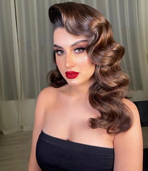 Roaring 20s Hairstyles For Long Hair 1920s Pin Curls, Bombshell Curls Short Hair, 1950s Curls, Pin Up Hairstyles For Long Hair, Old Hollywood Glam Hair, Hollywood Glam Hair, 1920s Hairstyles, Hairstyles And Makeup, Iconic Hairstyles