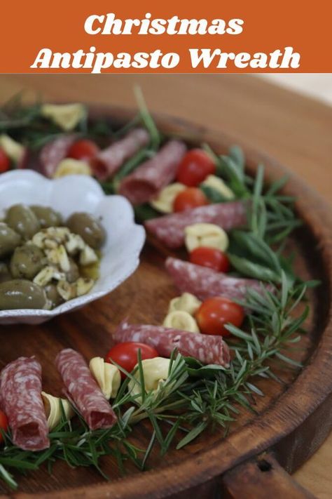 How To Make A Holiday Antipasto Wreath Platter. Looking for a unique, festive appetizer idea? Create a festive Antipasto Wreath! This is easy to make and so delicious. Antipasto Wreath Platter, Antipasto Wreath, Antipasto Appetizer, Wreath Party, Festive Appetizers, Marinated Olives, Appetizer Platters, Lemon Grove, Olive Recipes