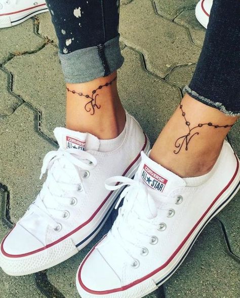 ▷ 1001 + ideas for best friend tattoos to celebrate your friendship with Dr Tattoo, Small Best Friend Tattoos, Ankle Tattoo For Girl, Best Friend Tattoo, Matching Bff Tattoos, Matching Friend Tattoos, Tattoos Matching, Tattoo Placements, Matching Best Friend Tattoos