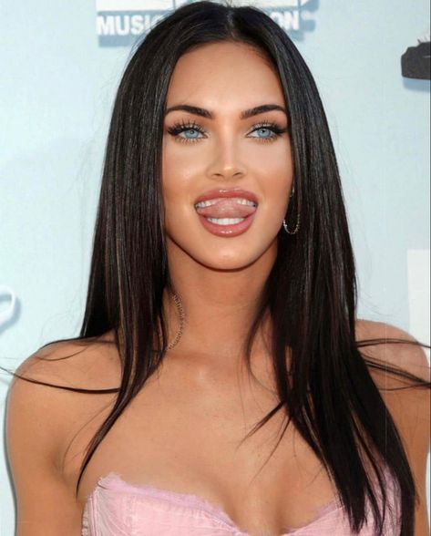 Megan Fox Transformers, Megan Fox Makeup, Megan Fox Hair, Estilo Megan Fox, Fox Makeup, Megan Fox Style, Megan Fox Pictures, Megan Fox Photos, Alena Shishkova