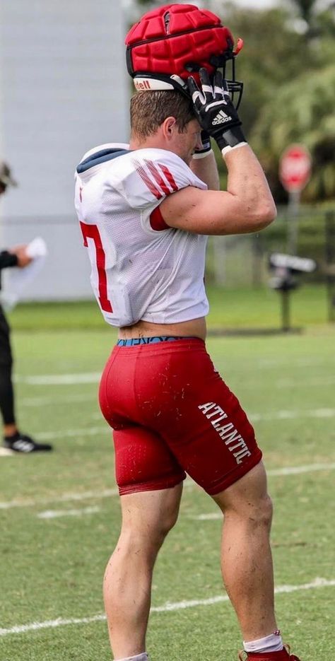 Handsome Football Players, Hot Baseball Players, Cute Football Players, Tight Leather Pants, Football Photography, Florida Man, Baseball Guys, Football Pants, Lycra Men