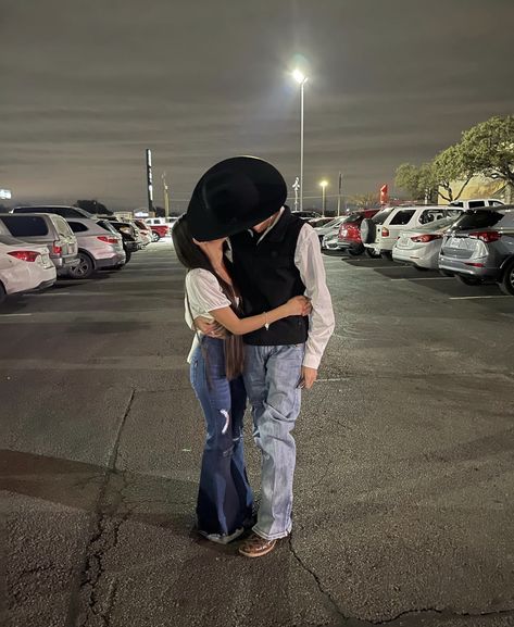 Vaquero Couple Goals, Narcos Outfit Woman, Mexican Couple, Cute Country Couples, Couple Goals Teenagers Pictures, Cute Couple Dancing, Cute Guy Pics, Latina Fashion Outfits, Mexican Outfit