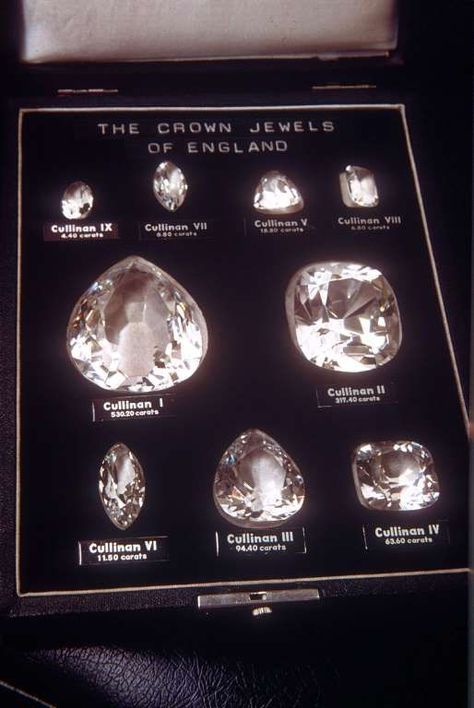 *1905 World’s largest Diamond found - The Cullinan diamond, at 3,106.75 carats,626 gram, was found by Captain Wells at the Premier Mine near Pretoria, South Africa. The rough diamond was split and cut into nine major stones and ninety‐six minor ones. Cullinan Diamond, The Crown Jewels, Pretoria South Africa, Royal Diamond, Royal Crown Jewels, Queens Jewels, Queen Jewelry, High Jewellery, Today In History