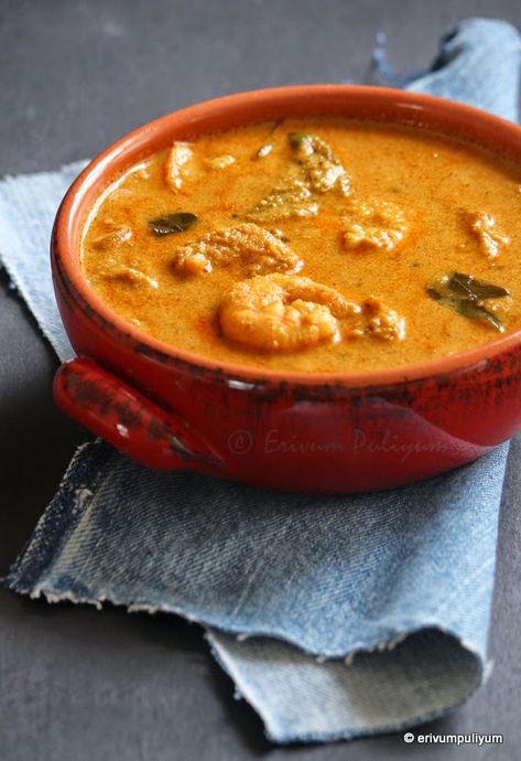 Curry Prawns, Prawn Gravy, Prawns Recipes, Indian Fish Recipes, Prawns Curry, Regional Recipes, Prawn Dishes, Kerala Recipes, Fish Curry Recipe