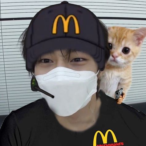 Mcdonalds Outfit Worker, Mcdonalds Roblox Avatar, Mcdonalds Uniform, Lee Know, Stray Kids, The Outsiders, Memes, Anime, Quick Saves