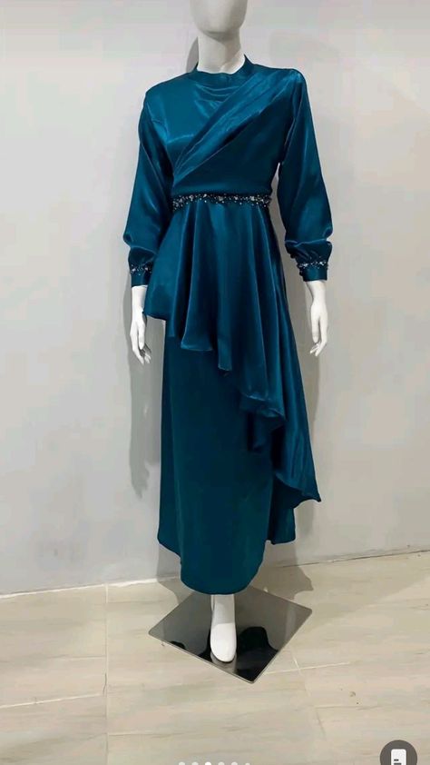 Satin Dress Hijab, Gamis Satin, Kebaya Modern Dress, Modern Dresses, Dress Kebaya, Model Gamis, Dress Pesta, Bridesmaid Ideas, Kebaya Dress