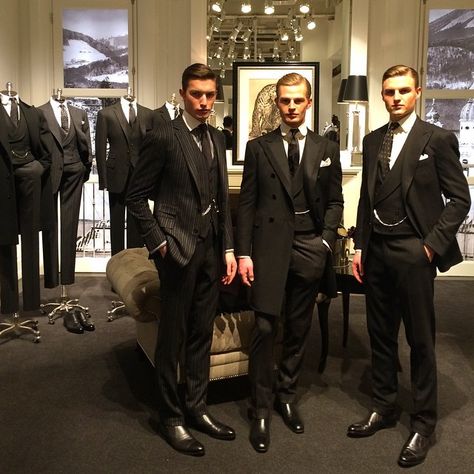 styleintel:More @ralphlauren #purplelabel exquisite tailoring. This showroom is amazing! #nyfw #fall15 Black Suits Aesthetic, Ralph Lauren Suits For Men, Suits Aesthetic, Savile Row Suit, Savile Row London, Ralph Lauren Suits, Aesthetic Men, Spring Outfits Men, Better Style